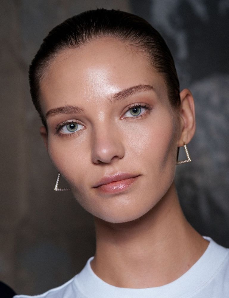Voici les 4 erreurs qui ruinent vos sourcils (et comment les éviter)