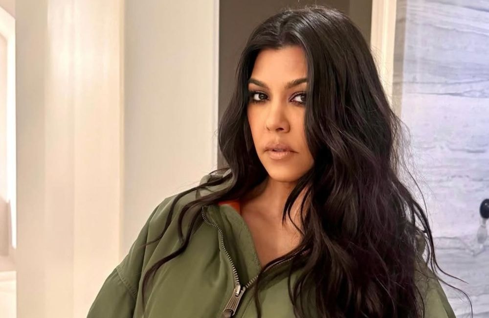 « Ce n’est pas une perruque » : Kourtney Kardashian (46 ans) change de coiffure