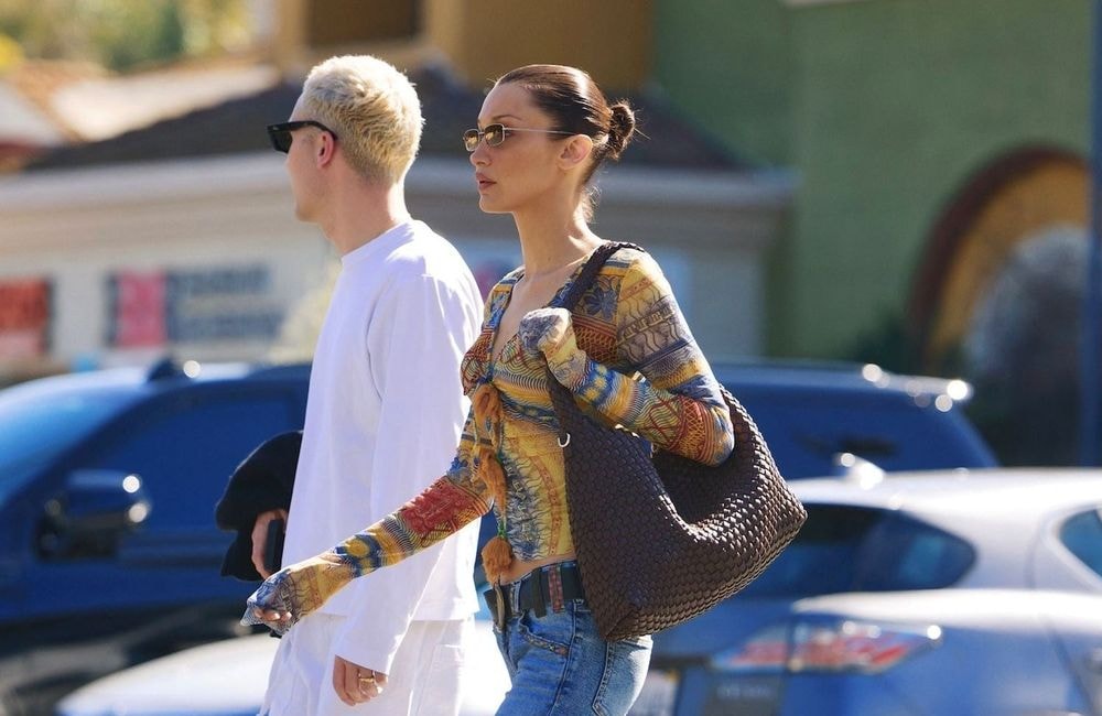 Katie Holmes, Bella Hadid et Daisy Edgar-Jones  ont toutes adopté le sac tendance du printemps
