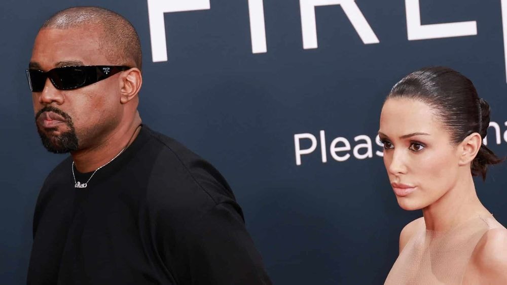 Bianca Censori entièrement nue aux Grammy Awards : voici ce que la femme de Kanye West voulait réellement porter