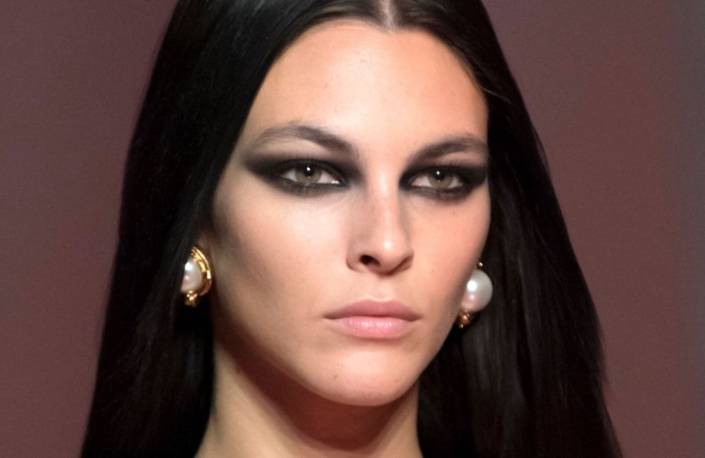 Bat-eyes : le maquillage des yeux aux 92 millions de vues