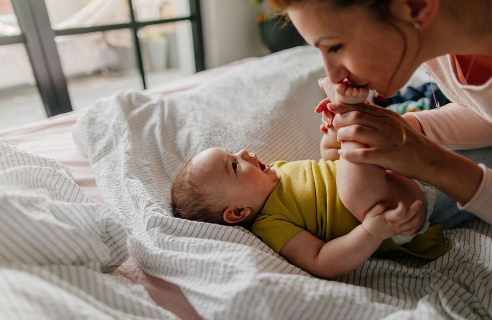 Monoparentalité : un tribunal espagnol accorde un double congé parental à une mère célibataire