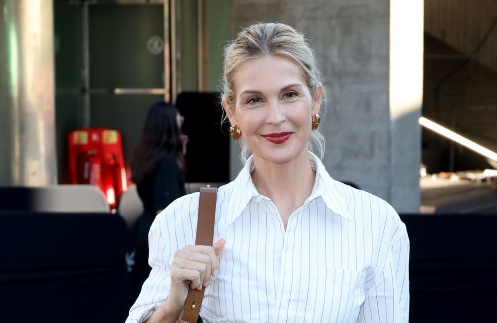 Kelly Rutherford fait sensation dans une robe boho-chic transparente à la Fashion Week de Milan