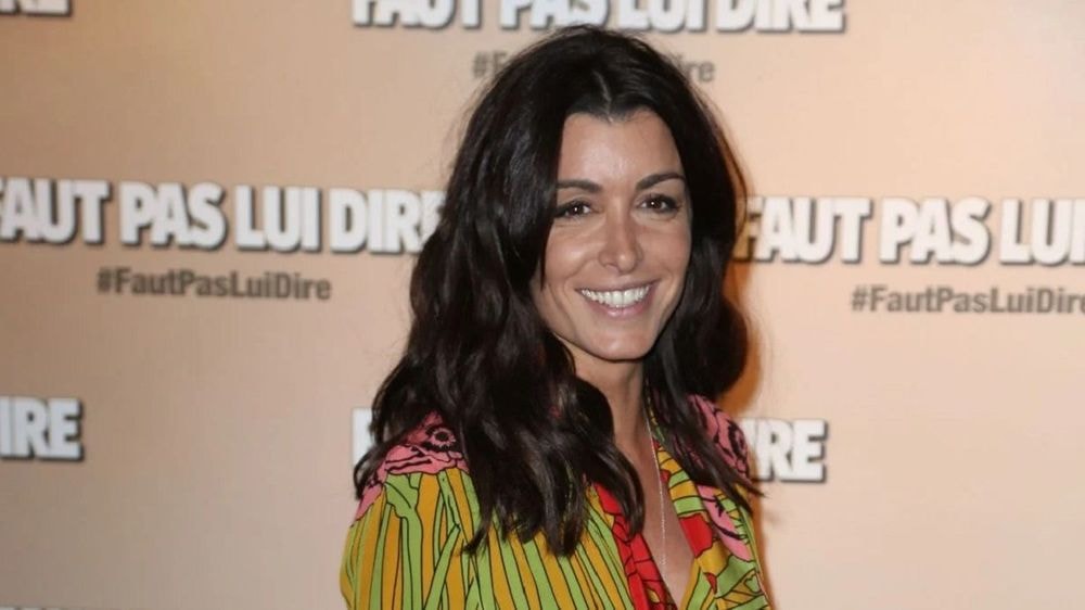 En maillot bustier, Jenifer (43 ans) ose le décolleté XXL : ses fans tombent littéralement sous son charme