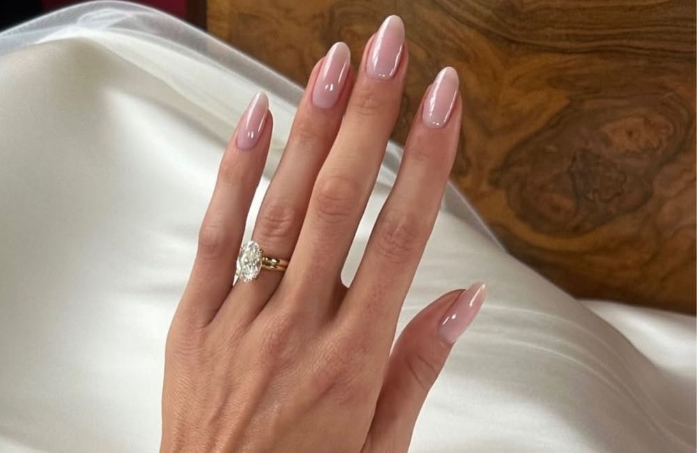 Tulle nails : exit la french, voici la manucure neutre la plus chic de la saison
