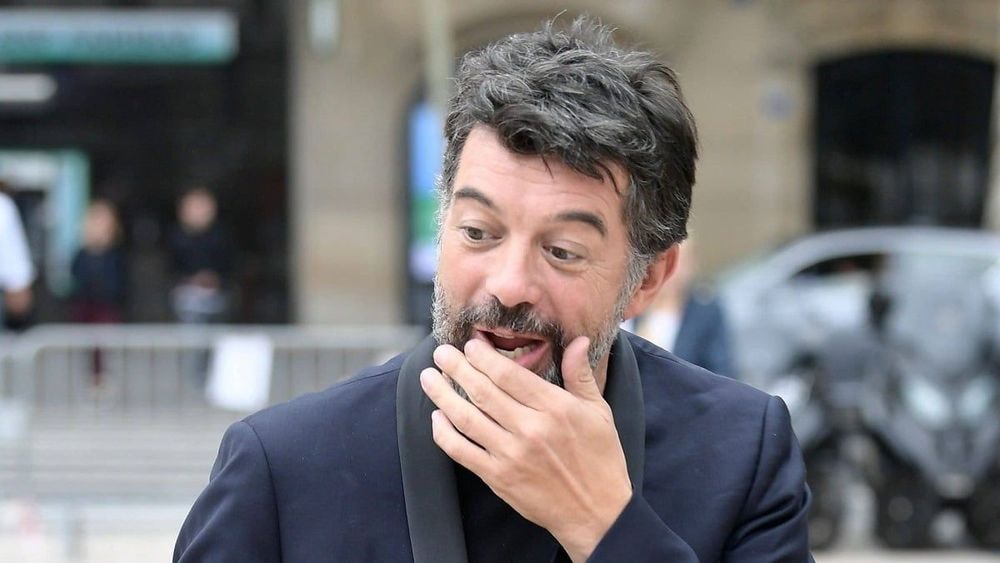 "Avancer, toujours" : Stéphane Plaza (55 ans) méconnaissable, il change de look et pose en compagnie de l’homme de sa vie