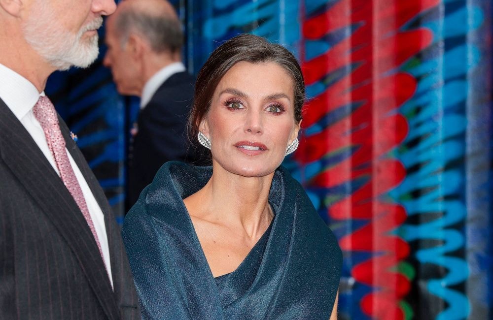 Letizia d’Espagne contrainte de s’asseoir en pleine visite d’État : cette apparition qui interroge