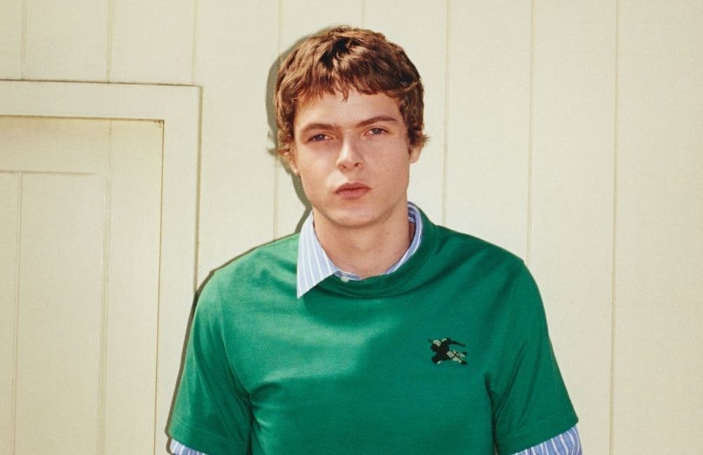 À 20 ans, le fils de Gwyneth Paltrow et Chris Martin fait ses débuts de mannequin chez Burberry
