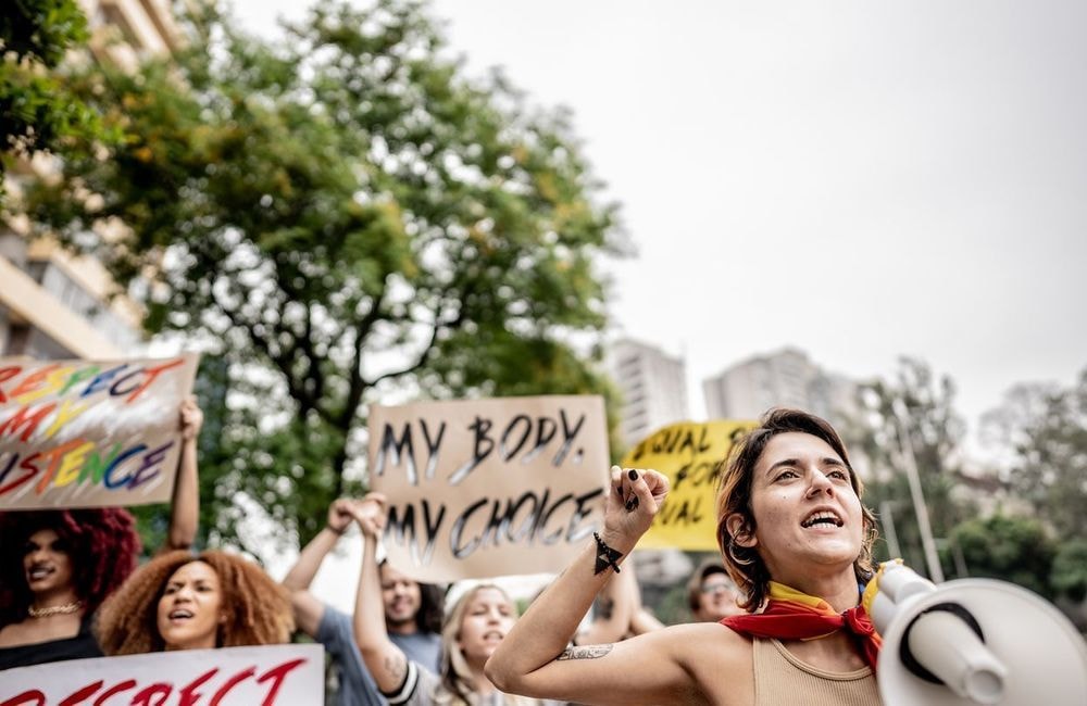 Géorgie : un juge rétablit le droit à l’avortement après six semaines de grossesse