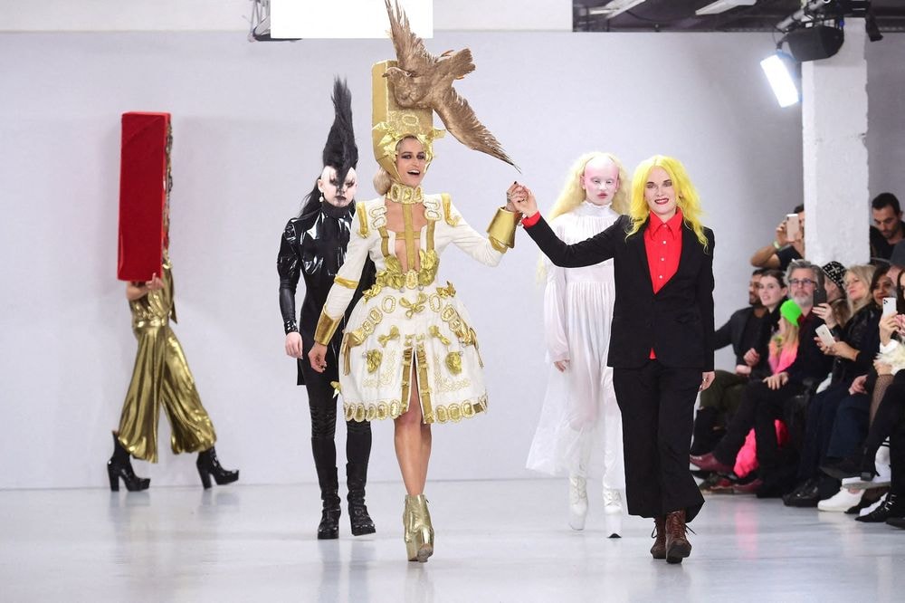 La créatrice Pam Hogg est décédée : la mode perd une figure flamboyante et une icône du punk
