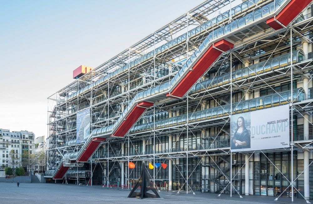 « On a toutes été traumatisées » : une caméra découverte dans les toilettes des femmes au Centre Pompidou