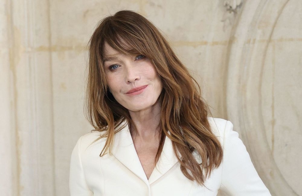 Carla bruni : en jean et blazer, on s’inspire de son style à la française