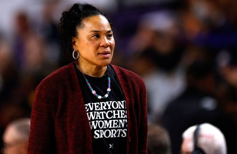 Comment le t-shirt « Tout le monde regarde le sport féminin » est devenu viral ?
