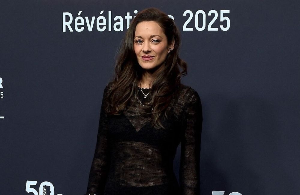 Marion Cotillard fait sensation dans une robe en maille transparente au dîner des révélations des César
