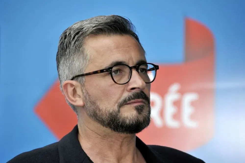 "Différent des autres garçons" : Olivier Minne, 58 ans, sans tabou sur sa vie intime et sentimentale