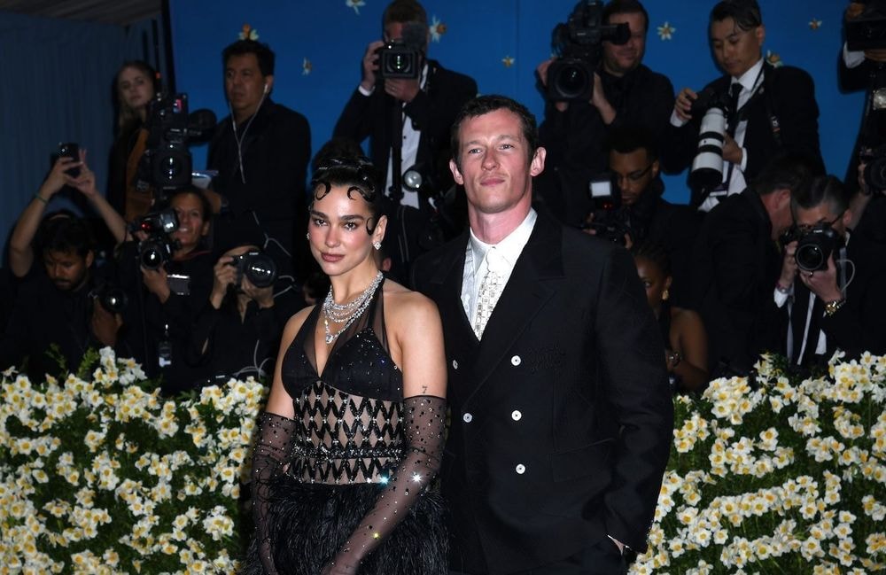 Dua Lipa partage un doux cliché en compagnie de son fiancé Callum Turner
