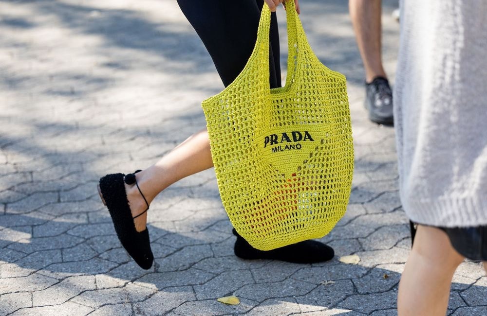 Les ballerines se réinventent pour l’été : place au crochet et aux couleurs vives