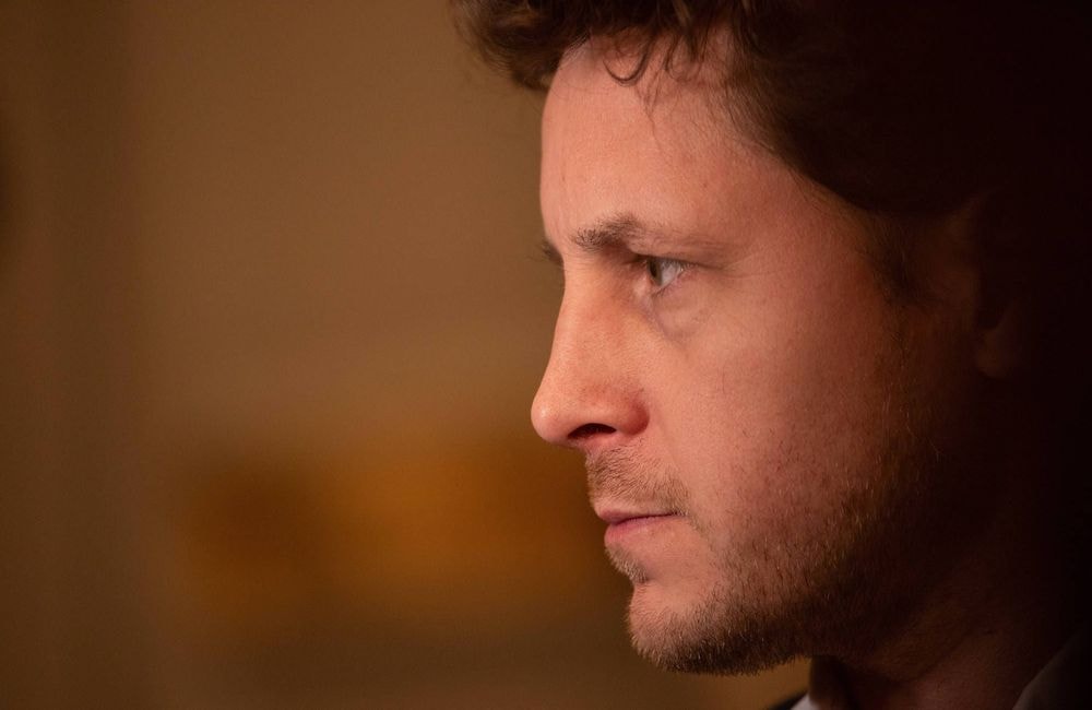 Julien Bayou visé par une plainte de son ex-compagne pour harcèlement moral