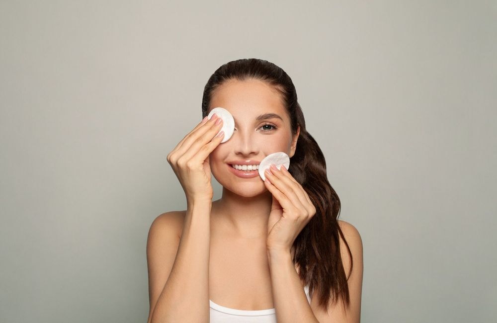Skin gritting : la nouvelle lubie belle peau qui affole la Toile