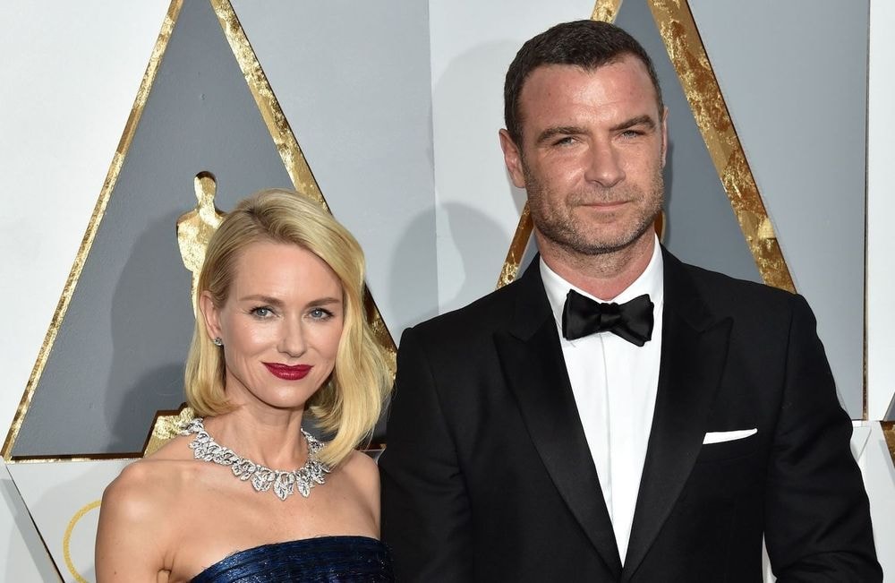 Naomi Watts et Liev Schreiber : des parents émus pour le départ de leur fils Sasha à l’université