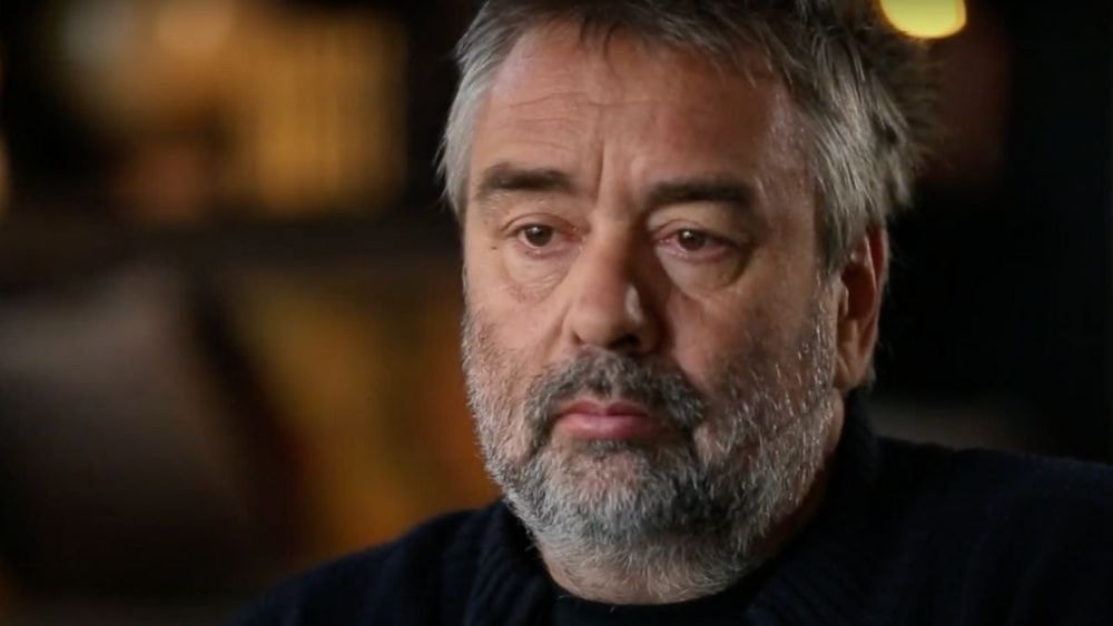 Luc Besson porte plainte contre des chasseurs qui se sont introduits chez sa mère : "Ils l'ont massacré"