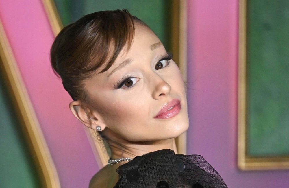 Méconnaissable, Ariana Grande surprend avec une coupe ultra courte et une micro-frange audacieuse