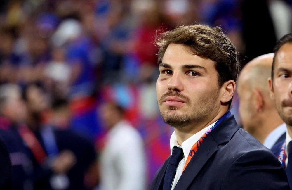 Le rugbyman Antoine Dupont s’engage contre l’homophobie en Une du magazine « Têtu »