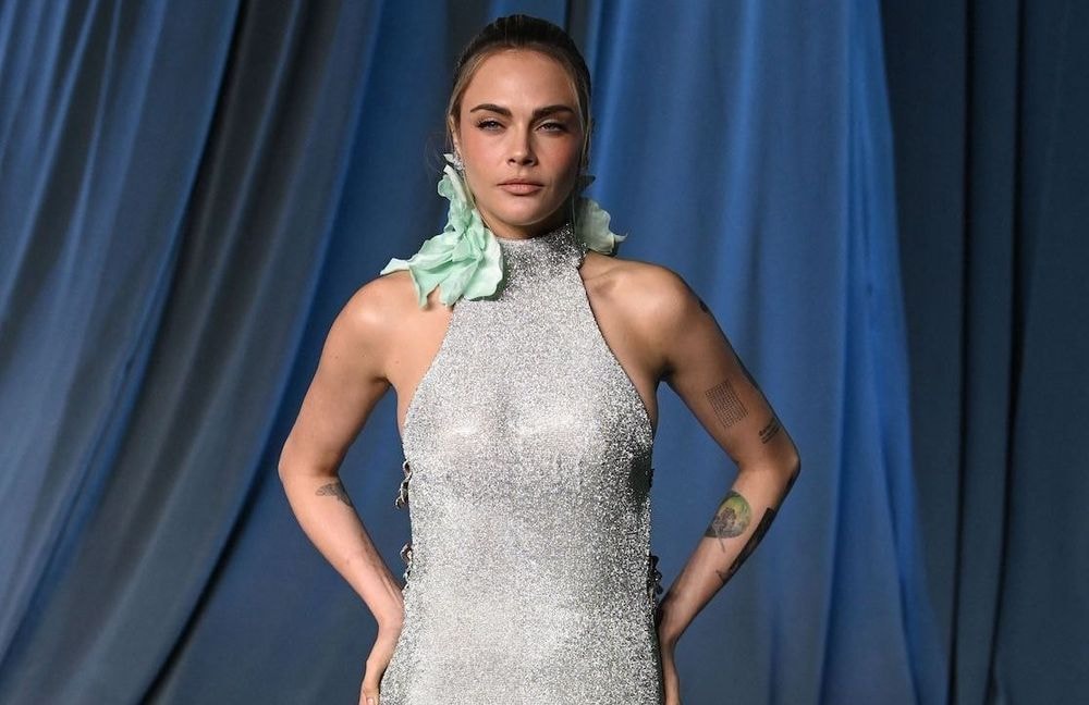 Vidéo : la robe de Cara Delevingne se déchire quelques heures avant son tapis rouge, elle révèle les coulisses de ce drame couture