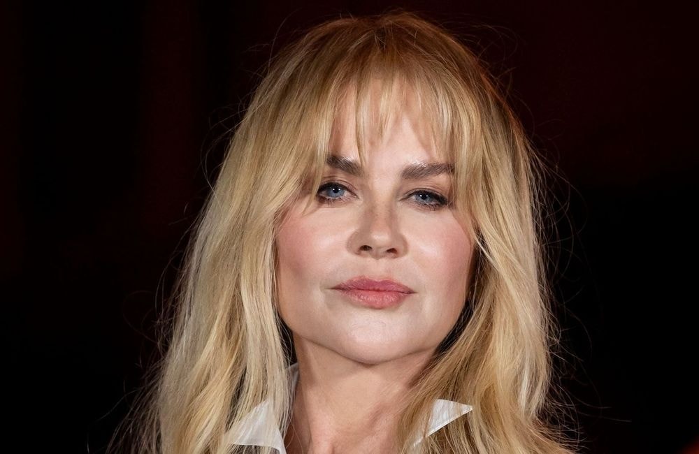 Chignon de scientifique et maquillage « no make-up » : Nicole Kidman signe un look qu'on ne lui connaissait pas