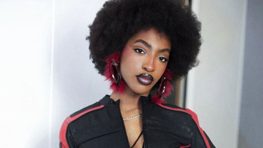 "Je l’avais pas reconnue" : Ebony (Star Academy) fait vivement réagir avec son look sur le tapis rouge des Flammes, regardez !