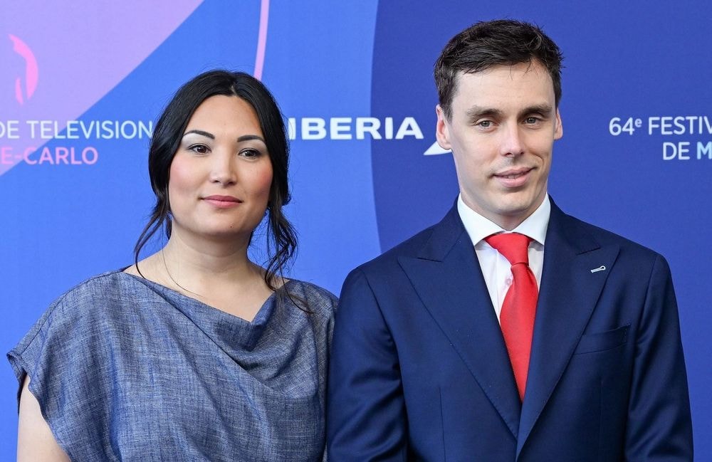 Louis Ducruet et Marie Ducruet, parents comblés, profitent d’une balade avec leur fille Victoire