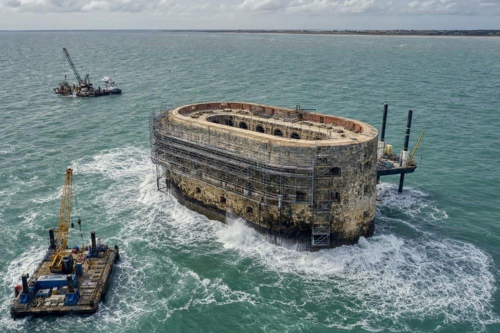Fort Boyard : "Comme le lait sur le feu", malgré 44M€ de travaux nocturnes, le fort se fissure encore selon la Charente-Maritime