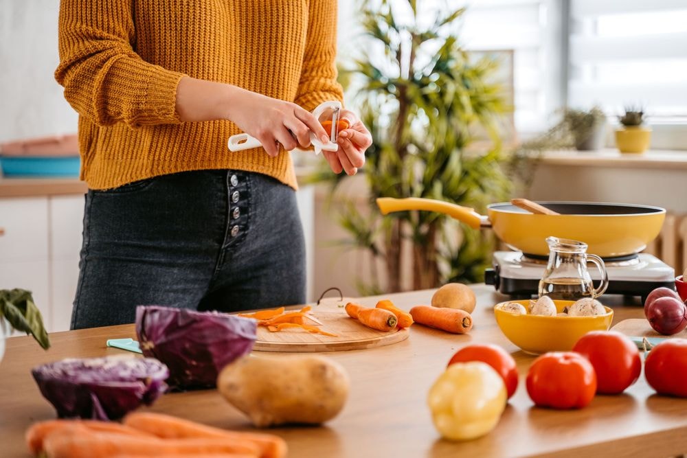 8 astuces pour recycler ses épluchures de fruits et légumes en cuisine