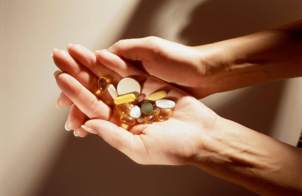 Ces 3 vitamines que les experts recommandent d’éviter à jeun