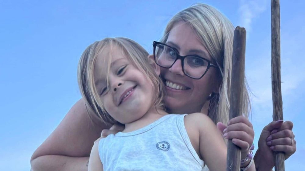 Fini les cheveux longs pour Marceau, le fils de Mélanie Gonzalez (Familles nombreuses) est méconnaissable avec sa nouvelle coupe, regardez !