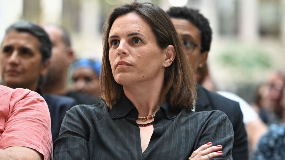 "Il est dur" : Laure Manaudou balance sur Philippe Lucas