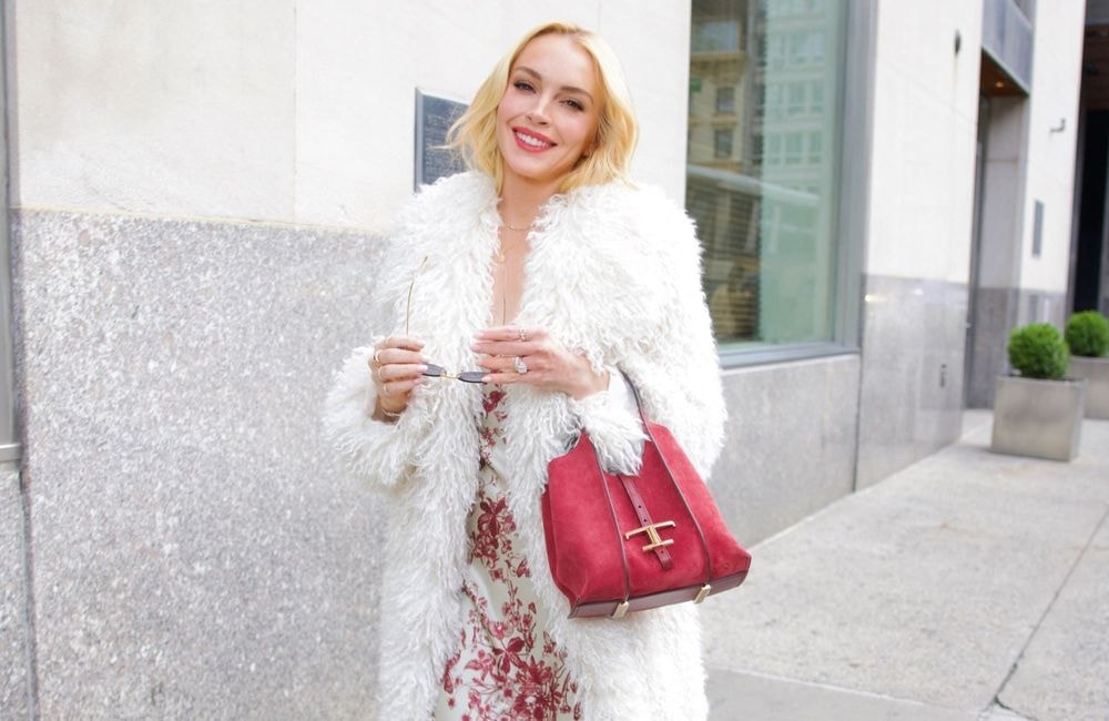 Vu sur Lindsay Lohan, le chignon ballerine est l’obsession coiffure du moment