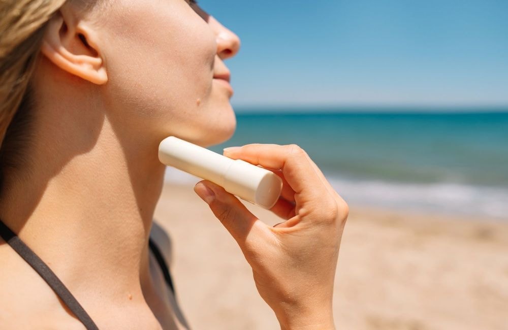 Crèmes solaires coréennes : pourquoi les dermatologues appellent à la vigilance lorsqu'elles sont achetées en ligne