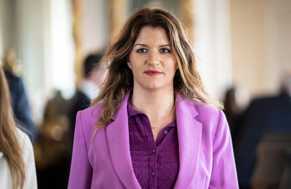 Enceinte de six mois, Marlène Schiappa dévoile des photos de sa lune de miel en Sicile