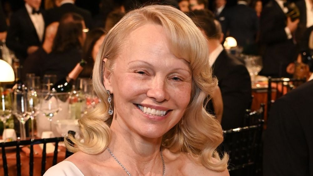 Pamela Anderson : elle se confie sur son rapport difficile à Alerte à Malibu, "Il m’aura fallu 27 ans pour revoir ces images"