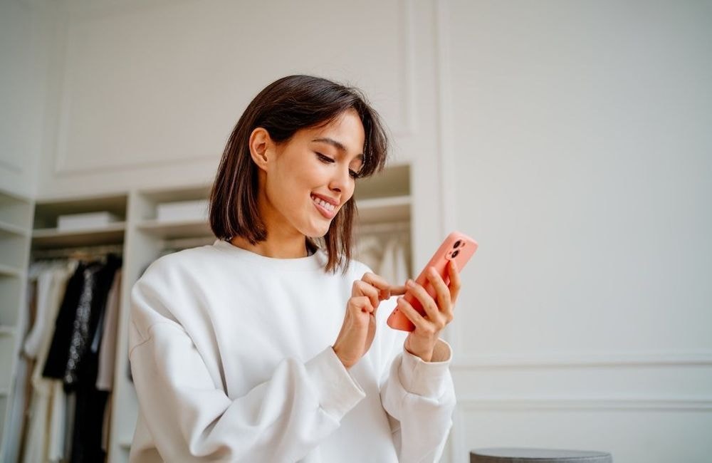 Pourquoi sommes-nous fascinés par les commentaires sur les réseaux sociaux (et ce que cela dit de nous) ?