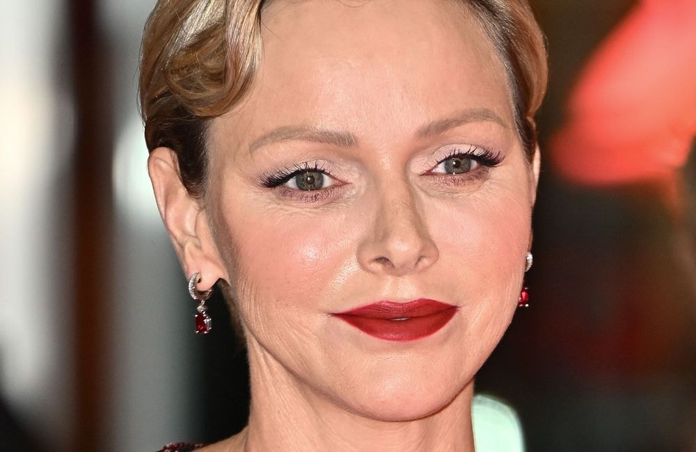 Charlène de Monaco change une nouvelle fois de tête et adopte cette coiffure vintage