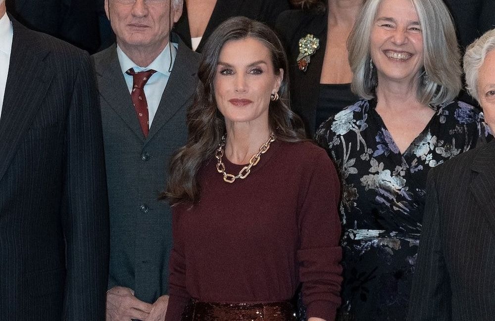 Letizia d’Espagne sublime la jupe à paillettes : l’inspiration parfaite pour les fêtes de fin d'année