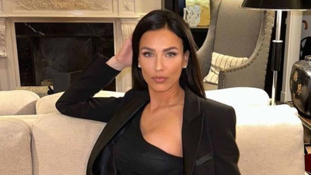 "J’ai un ventre..." : Julie Ricci enceinte de son troisième enfant ? Elle montre tout !