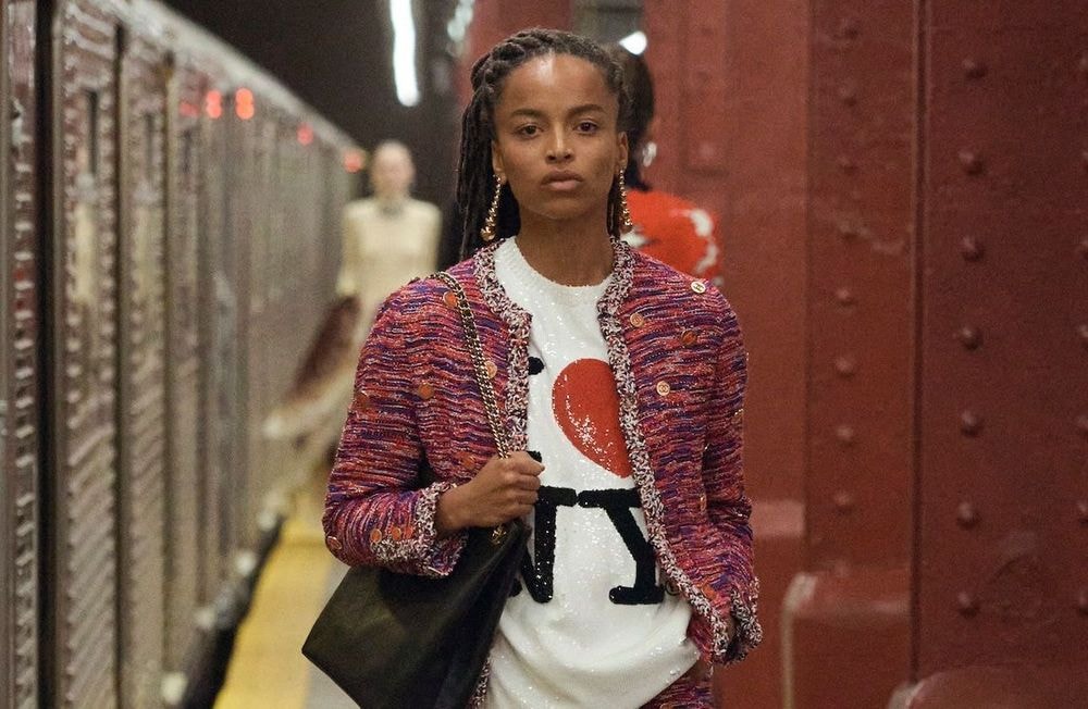 À New York, Chanel signe le retour du t-shirt souvenir