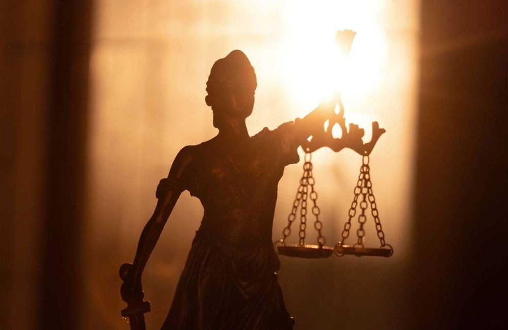 Violences sexuelles et emprise sectaire : les dérives d’un « gourou » devant la justice