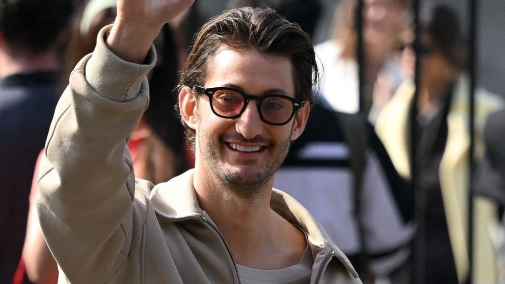 "C'était il y a 20 ans" : Pierre Niney vide son sac et sacre l’école républicaine