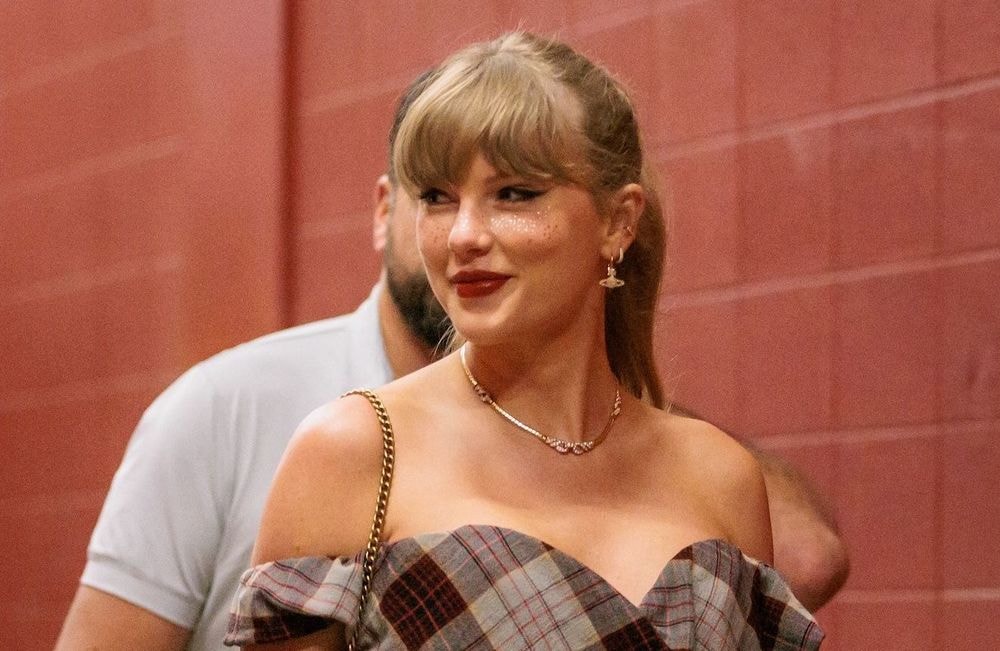 Glitter freckles : comment Taylor Swift a relancé la tendance en quelques heures