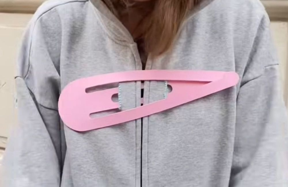 Quel est ce sweat au détail insolite qui envahit les réseaux sociaux