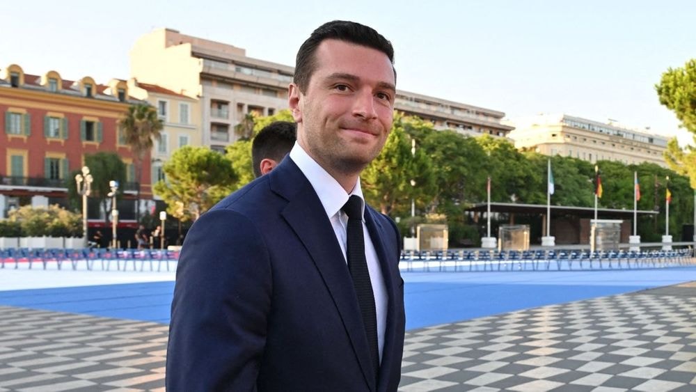 Révélations Mediapart, projet télé et photos chocs : Comment la soirée VIP de Jordan Bardella a viré au piège médiatique